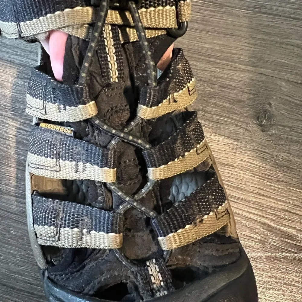 Keen Newport H2 Black Tan Kids Size 2  waterproof Hiking Water Sandals Shoes